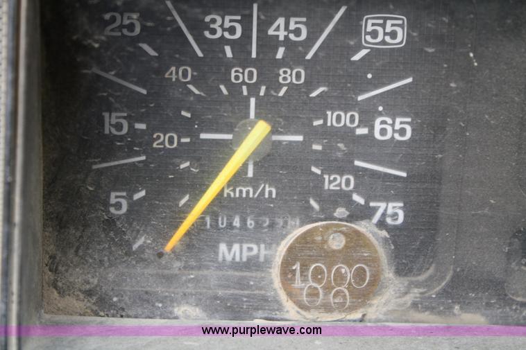 image for item 4971 1988 Ford F800 dump truck