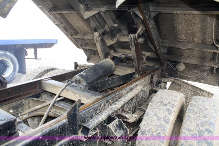 image for item 4971 1988 Ford F800 dump truck