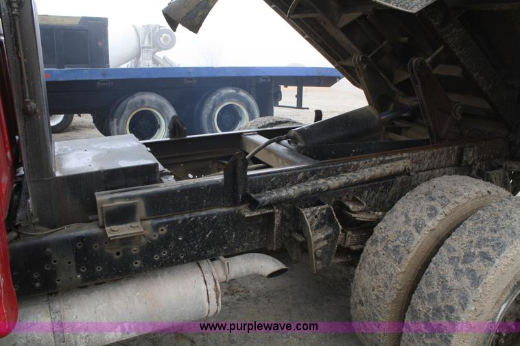 image for item 4971 1988 Ford F800 dump truck