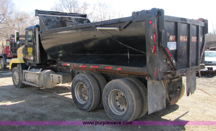 image for item 5191 1990 Freightliner FLD dump truck