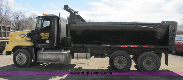 image for item 5191 1990 Freightliner FLD dump truck