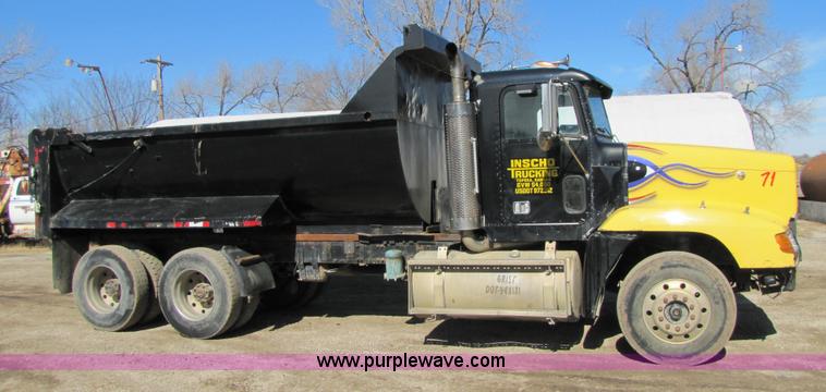 image for item 5191 1990 Freightliner FLD dump truck