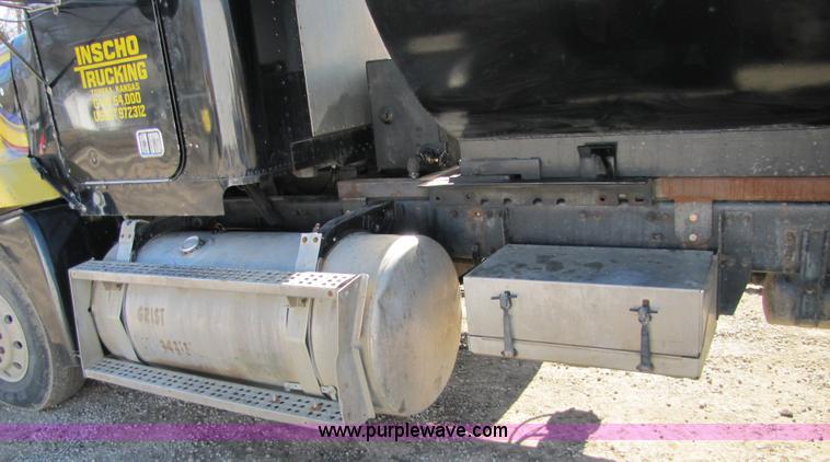 image for item 5191 1990 Freightliner FLD dump truck
