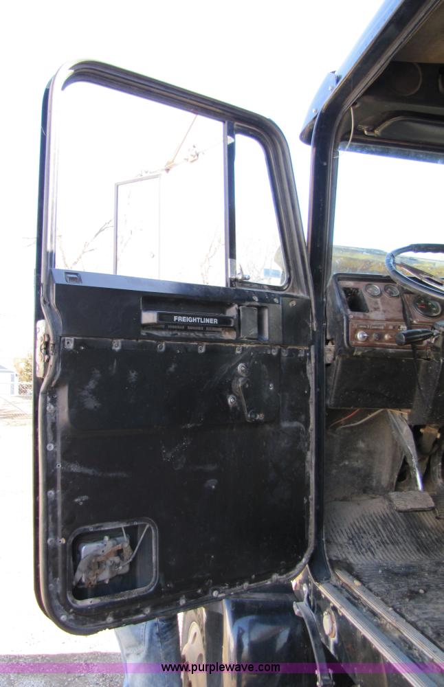 image for item 5191 1990 Freightliner FLD dump truck