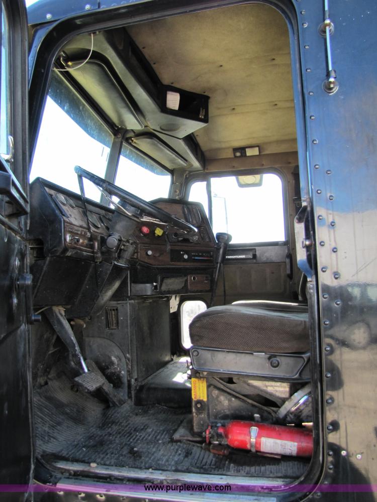 image for item 5191 1990 Freightliner FLD dump truck