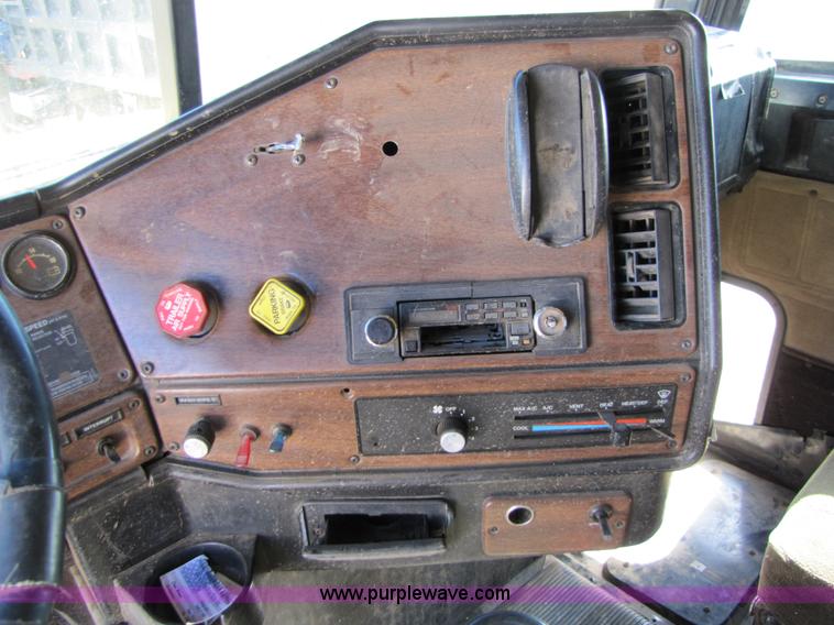 image for item 5191 1990 Freightliner FLD dump truck