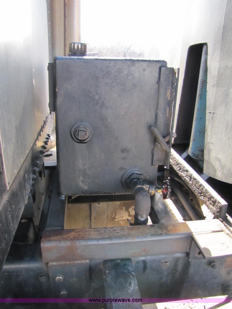 image for item 5191 1990 Freightliner FLD dump truck