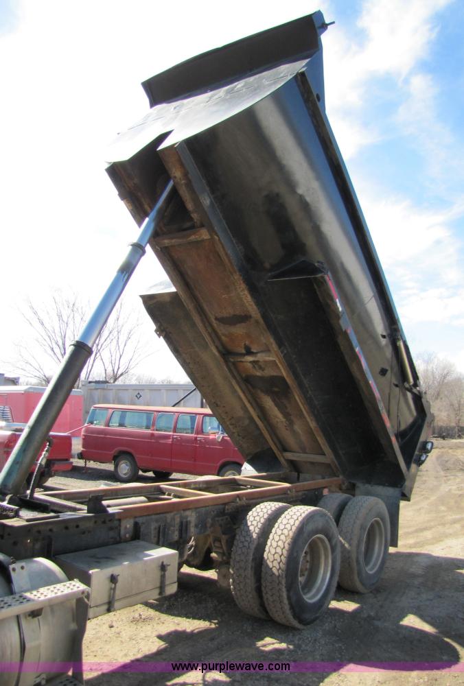 image for item 5191 1990 Freightliner FLD dump truck
