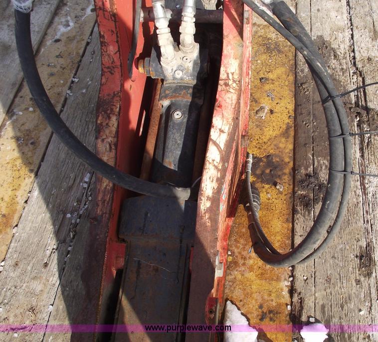 image for item 5427 Uni-ram S-25 backhoe breaker