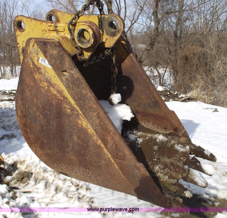 image for item 5428 Caterpillar 24" backhoe bucket