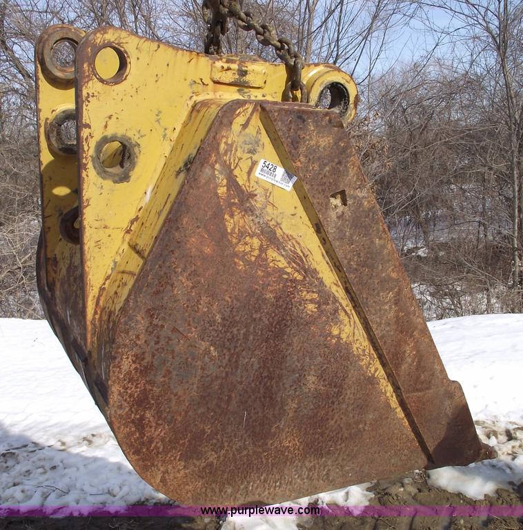 image for item 5428 Caterpillar 24" backhoe bucket