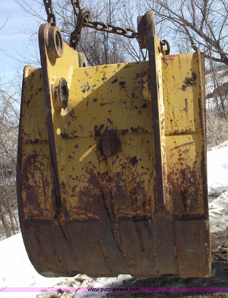 image for item 5428 Caterpillar 24" backhoe bucket