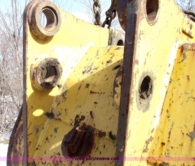 image for item 5428 Caterpillar 24" backhoe bucket