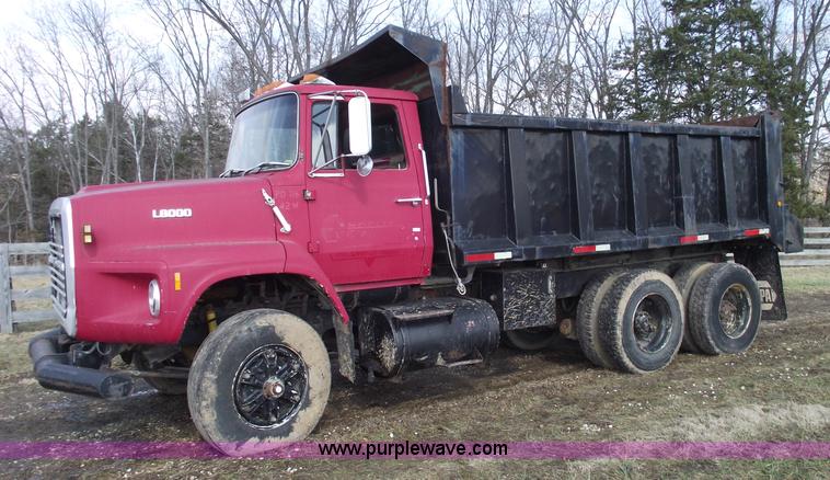 image for item 5432 1989 Ford L8000 dump truck