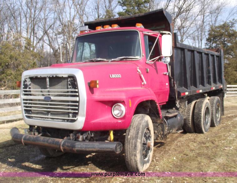 image for item 5432 1989 Ford L8000 dump truck