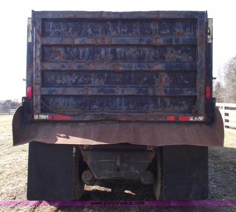 image for item 5432 1989 Ford L8000 dump truck