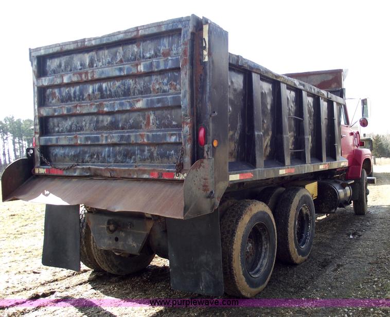 image for item 5432 1989 Ford L8000 dump truck