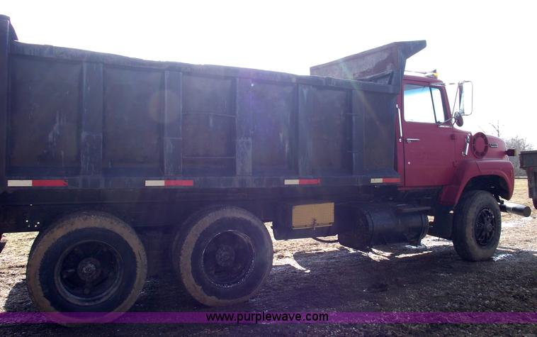 image for item 5432 1989 Ford L8000 dump truck