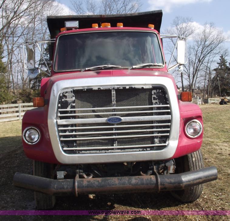 image for item 5432 1989 Ford L8000 dump truck