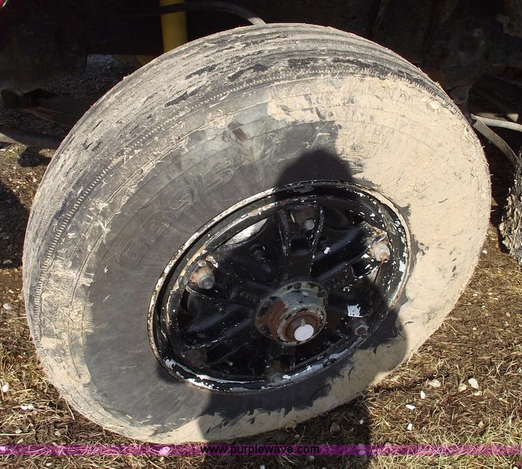 image for item 5432 1989 Ford L8000 dump truck