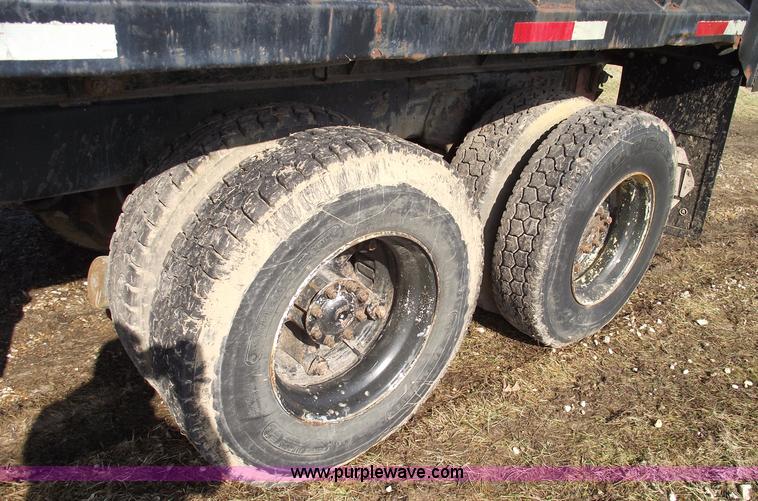 image for item 5432 1989 Ford L8000 dump truck