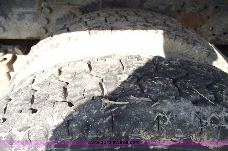 image for item 5432 1989 Ford L8000 dump truck