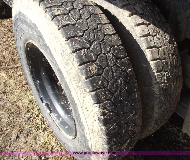 image for item 5432 1989 Ford L8000 dump truck