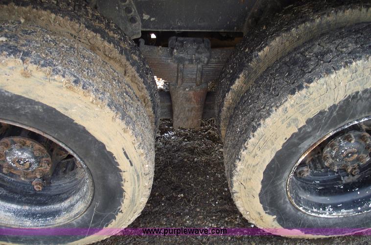 image for item 5432 1989 Ford L8000 dump truck