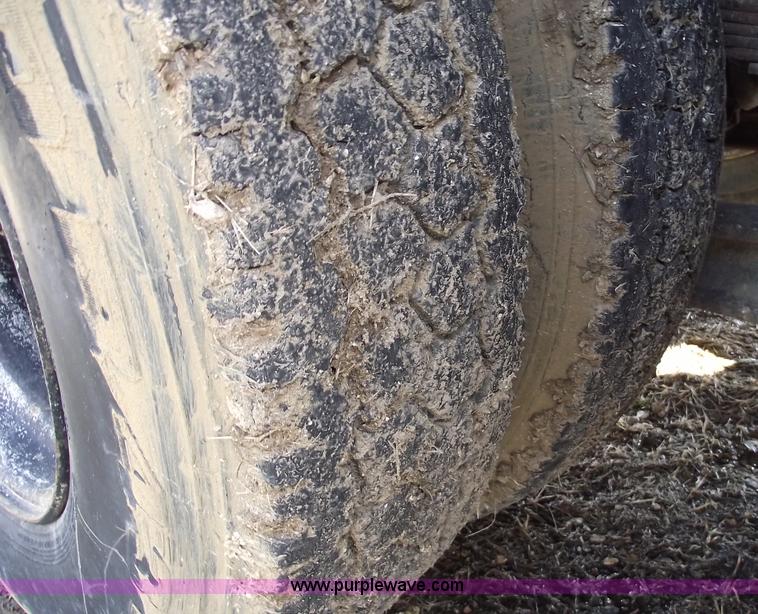 image for item 5432 1989 Ford L8000 dump truck