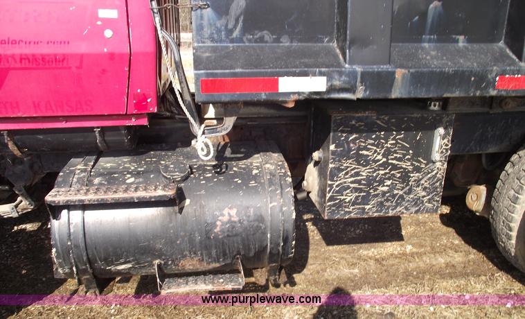 image for item 5432 1989 Ford L8000 dump truck