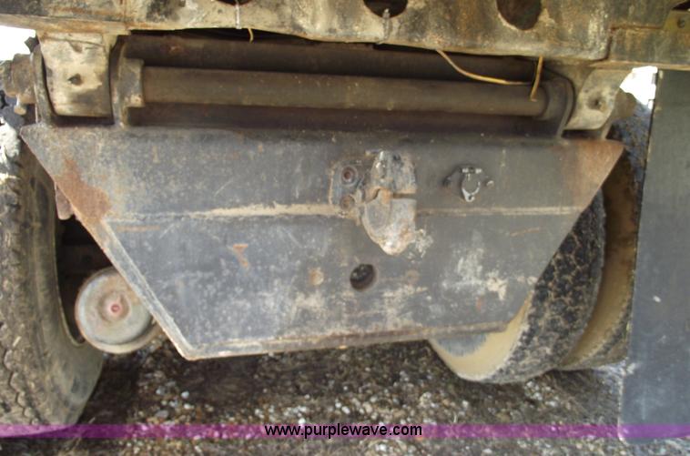image for item 5432 1989 Ford L8000 dump truck