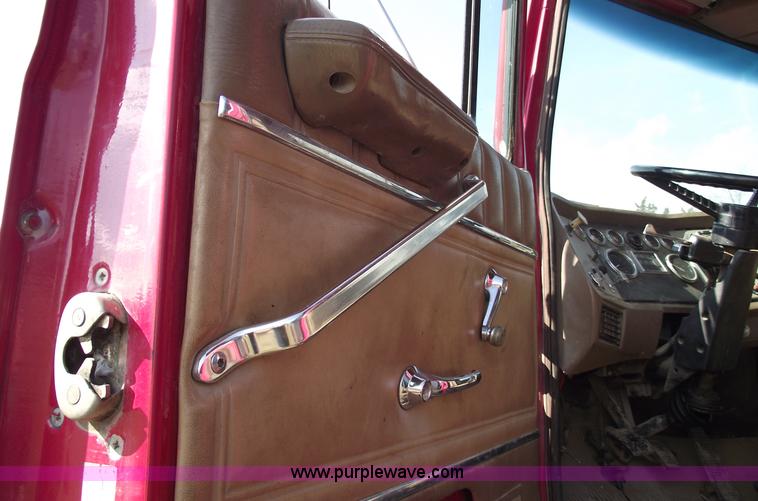 image for item 5432 1989 Ford L8000 dump truck