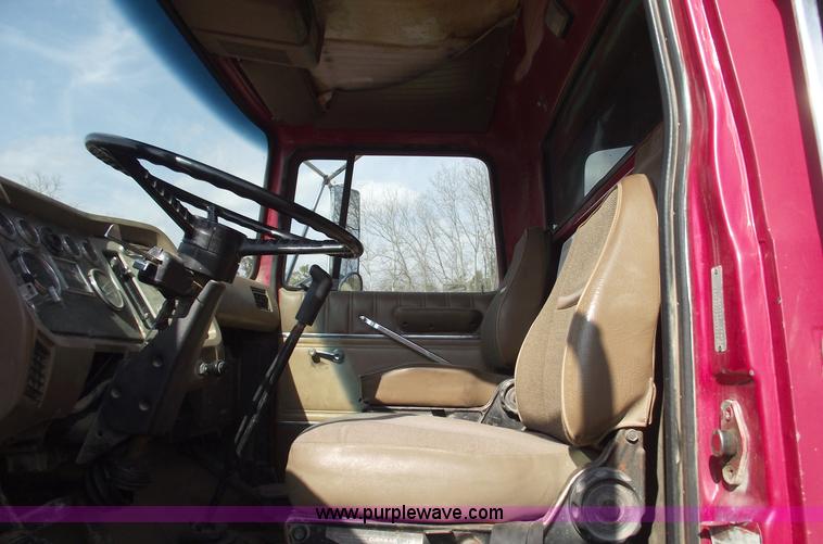 image for item 5432 1989 Ford L8000 dump truck