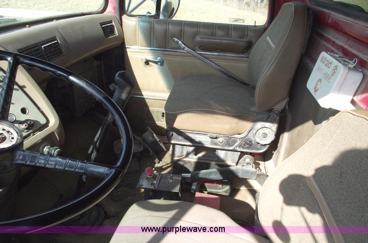 image for item 5432 1989 Ford L8000 dump truck