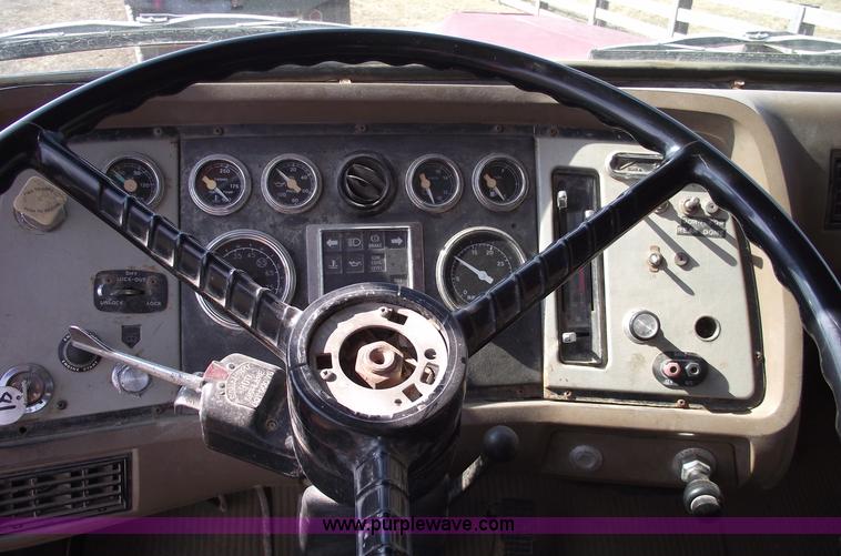 image for item 5432 1989 Ford L8000 dump truck