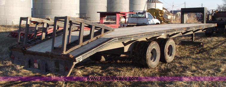image for item 5440 1990 Show Me 30' goose neck trailer