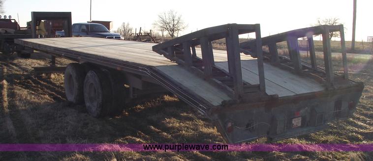 image for item 5440 1990 Show Me 30' goose neck trailer