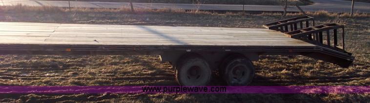 image for item 5440 1990 Show Me 30' goose neck trailer