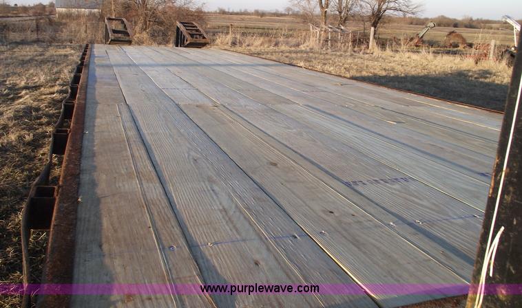 image for item 5440 1990 Show Me 30' goose neck trailer