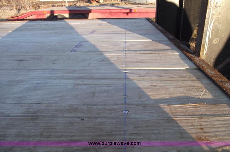 image for item 5440 1990 Show Me 30' goose neck trailer