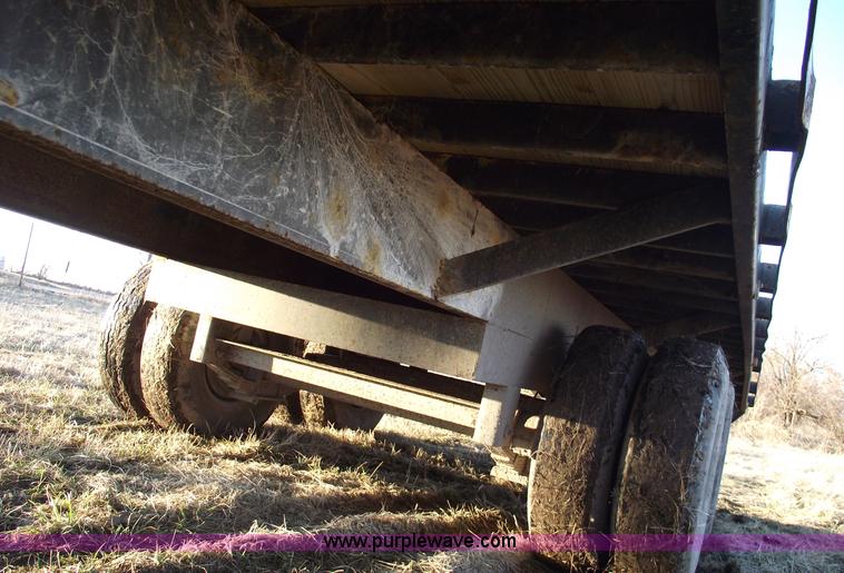 image for item 5440 1990 Show Me 30' goose neck trailer