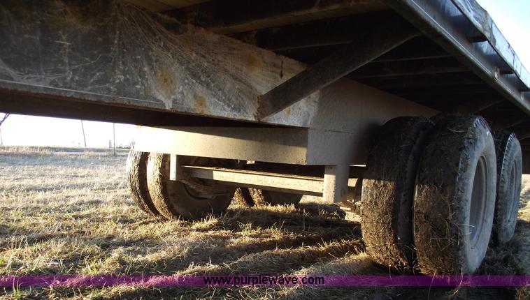 image for item 5440 1990 Show Me 30' goose neck trailer
