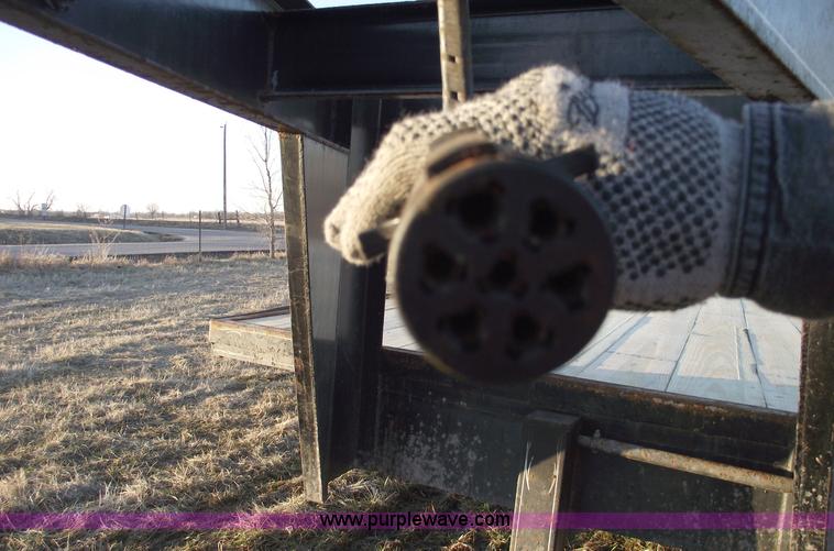 image for item 5440 1990 Show Me 30' goose neck trailer