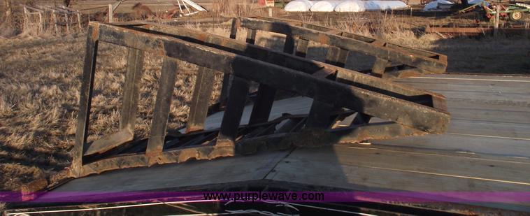 image for item 5440 1990 Show Me 30' goose neck trailer