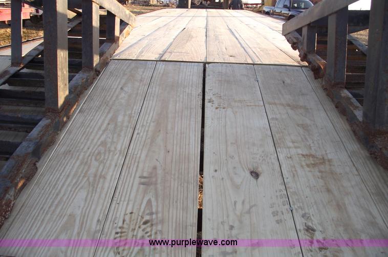 image for item 5440 1990 Show Me 30' goose neck trailer