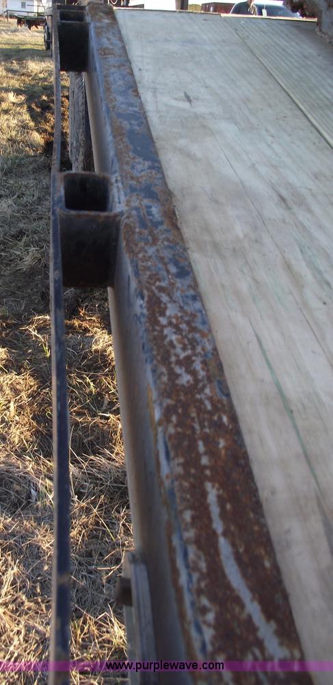 image for item 5440 1990 Show Me 30' goose neck trailer