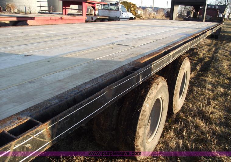 image for item 5440 1990 Show Me 30' goose neck trailer