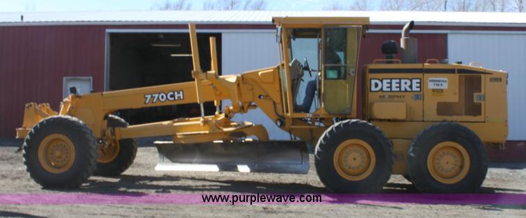image for item 6103 1998 John Deere 770CH motor grader