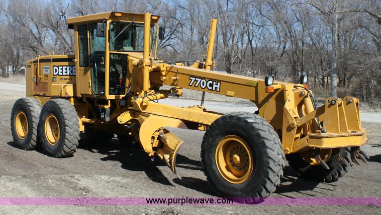 image for item 6103 1998 John Deere 770CH motor grader