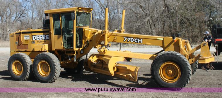 image for item 6103 1998 John Deere 770CH motor grader